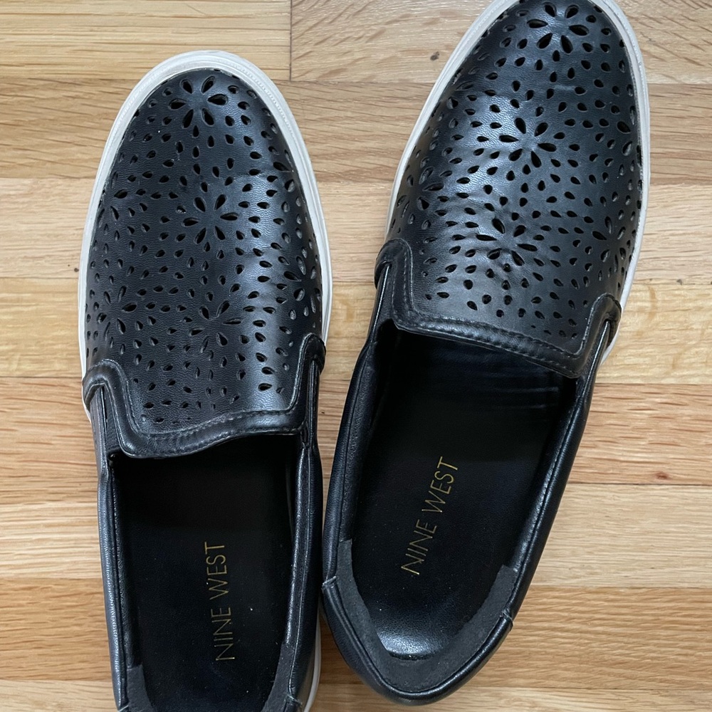 NINE WEST ‘Opaque’ Black Slip On Sneakers / Flats Sz 5